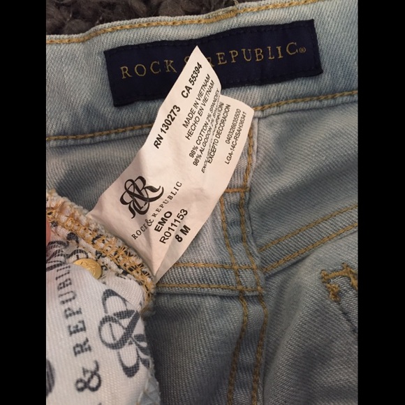 Rock & Republic Distressed Boyfriend Emo Jeans - Picture 4 of 7